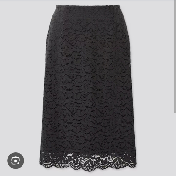 Uniqlo black lace pencil skirt, M - Picture 4 of 7